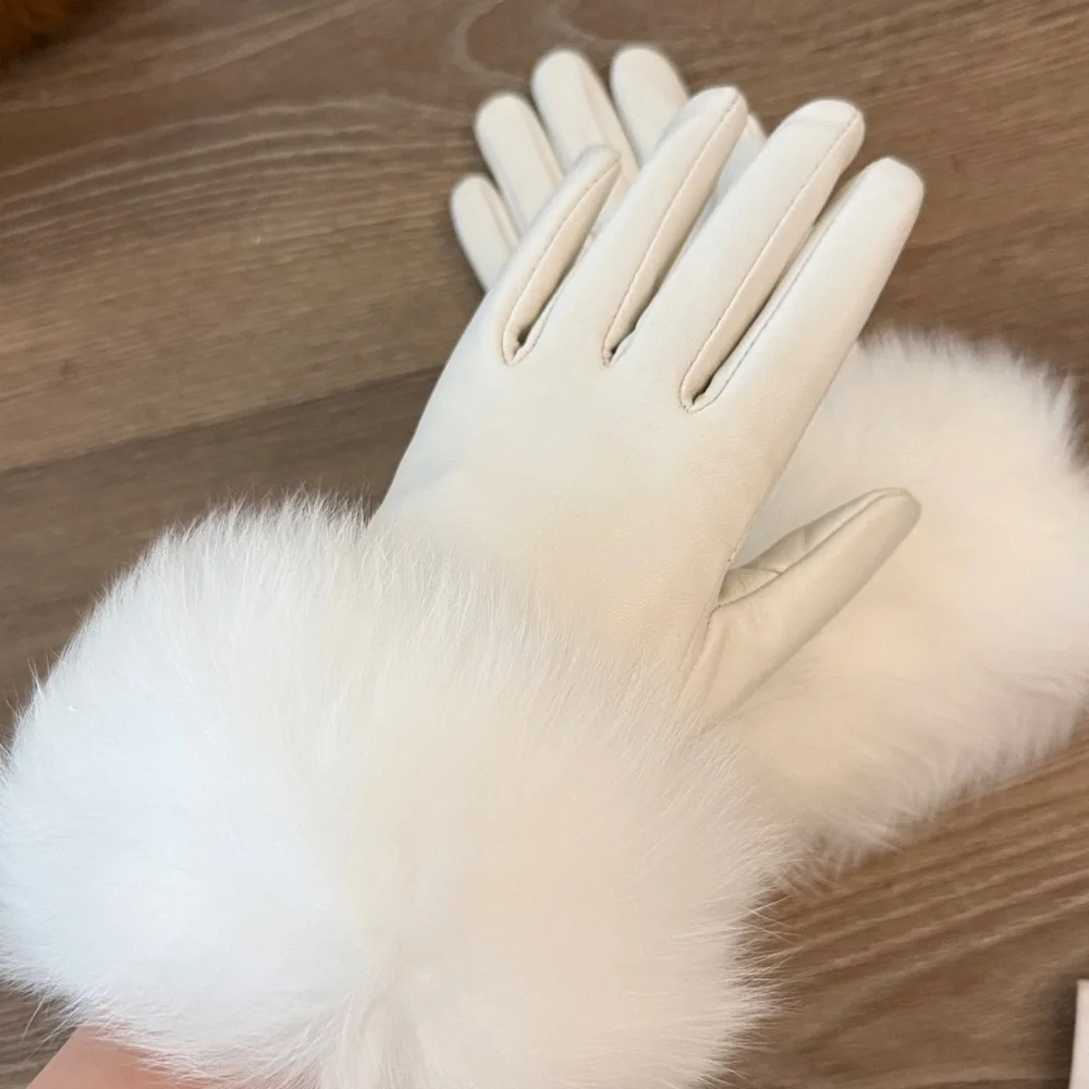 NWOT white fleece lined sheepskin leather gloves with fox fur trim